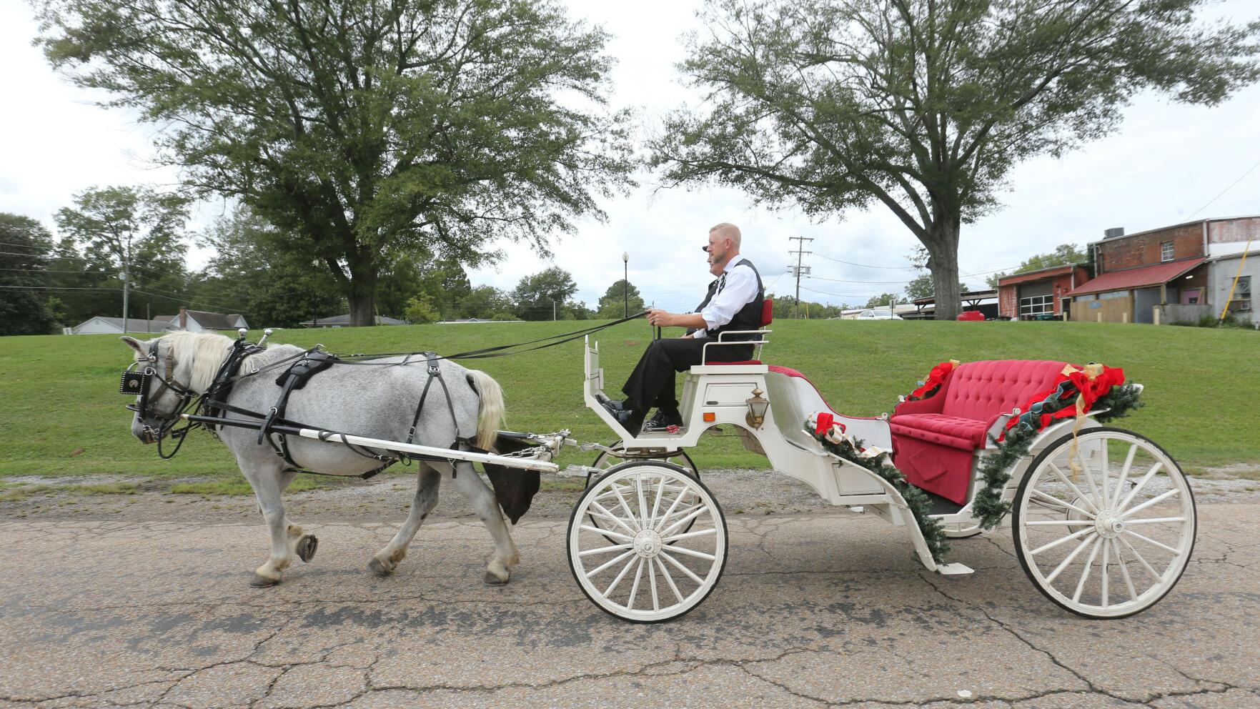 Saltillo carriage company brings back a touch of Christmases past